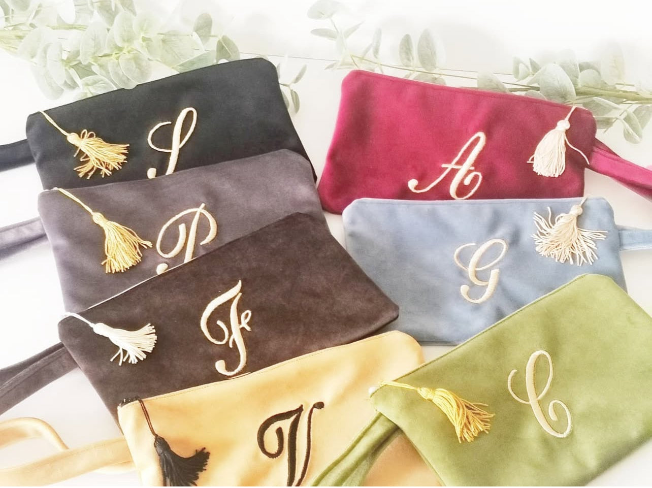 Pochette in velluto con iniziale in oro (K-O)-Preordina